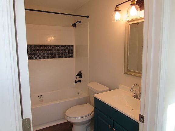 3rd image of 385 Alberts Ln #387