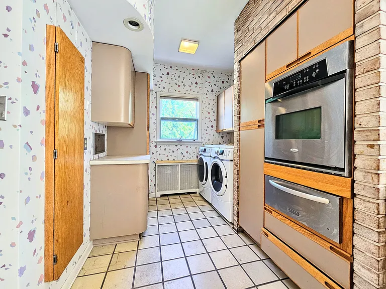 571 Charles Ave #2 — Photo 5