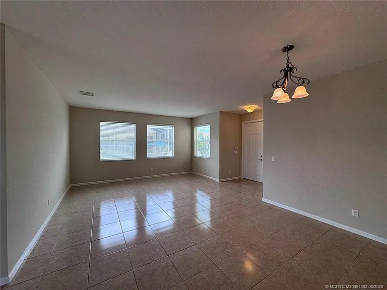 11239 SW Barton Way — Photo 5