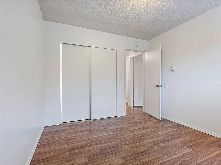 Sandy Terrace Apartments — Photo 4