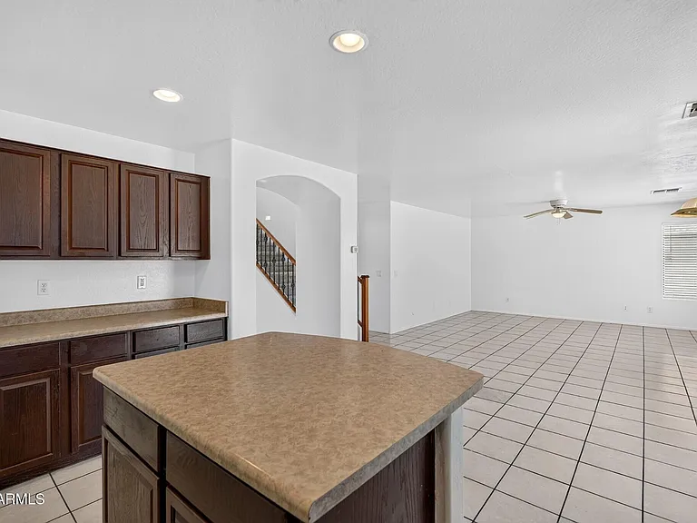 7823 S 48th Ln — Photo 10