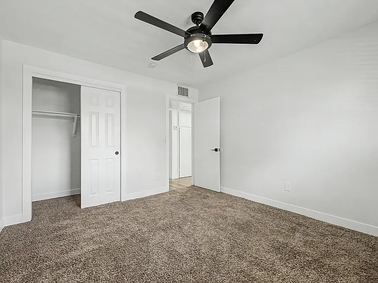 217 N Elm St #H — Photo 25