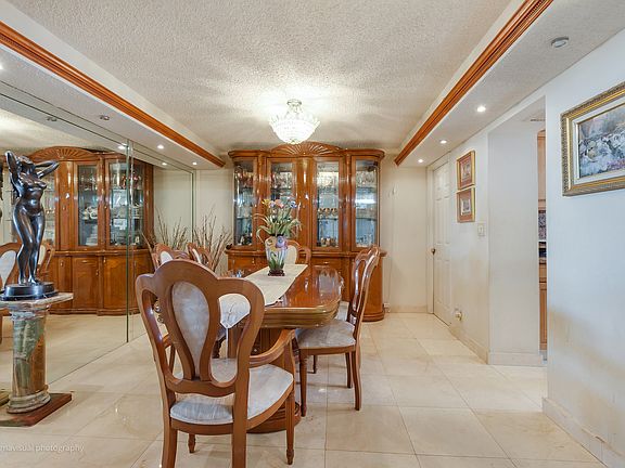4th image of 18181 NE 31st Ct APT 2608
