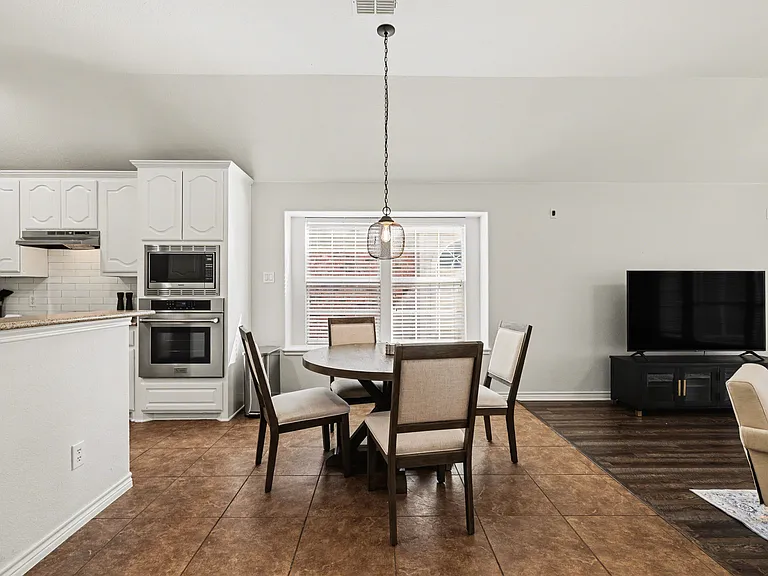 11709 Wild Pear Ln — Photo 9
