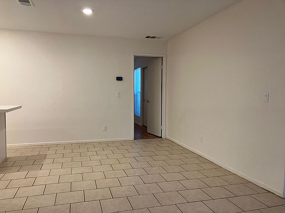 Bedroom 1 entry