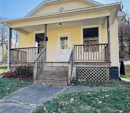 3rd image of 1046 Wheeling Ave