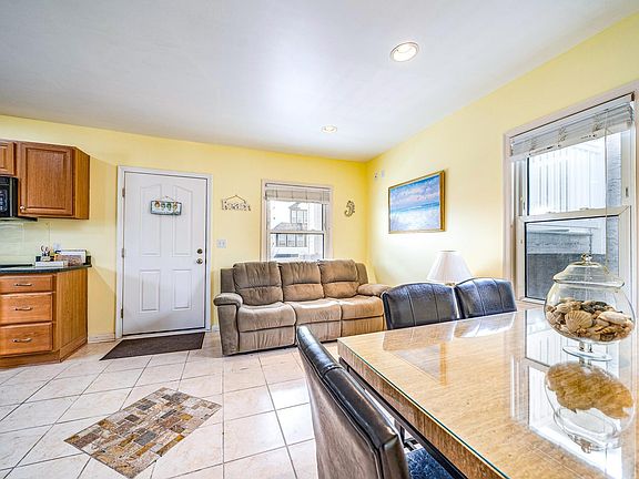 4th image of 714 Asbury Ave Unit B