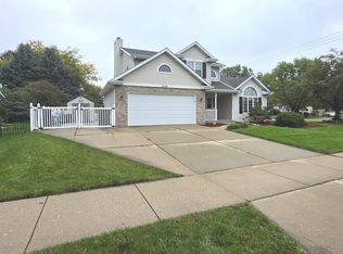1304 N Wuthering Hills Dr, Janesville, WI 53546