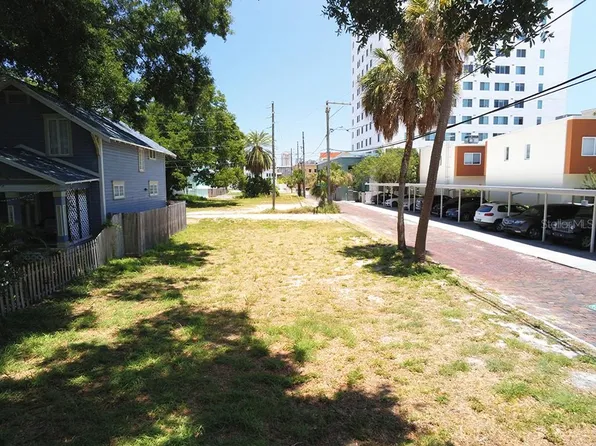 335 Lang Ct N, Saint Petersburg, FL 33701