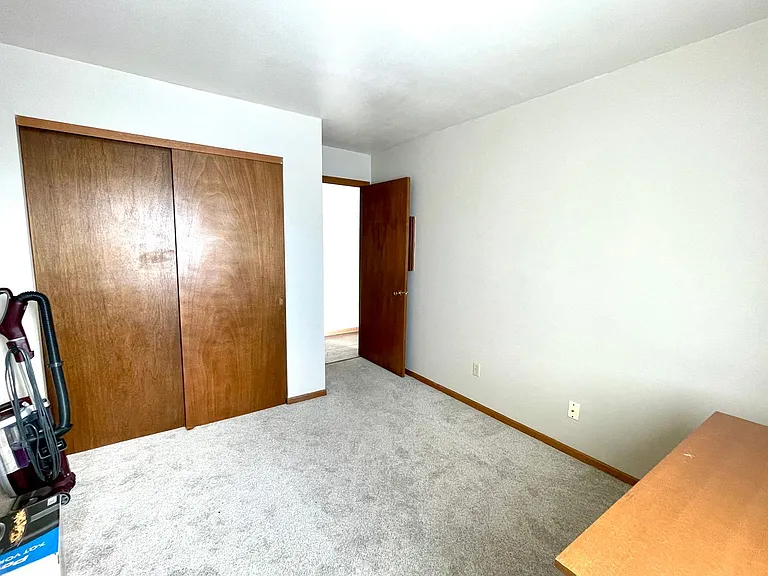 N114W15846 Sylvan Cir — Photo 27