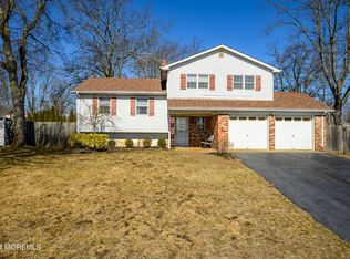 12 Newport Dr, Howell, NJ