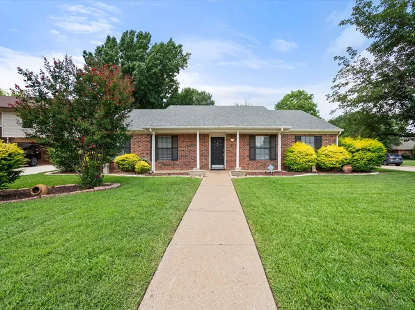 6 Brook Creek Ct, Trophy Club, TX 76262