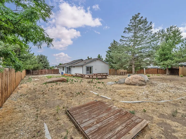 17575 Parrot Dr — Photo 37