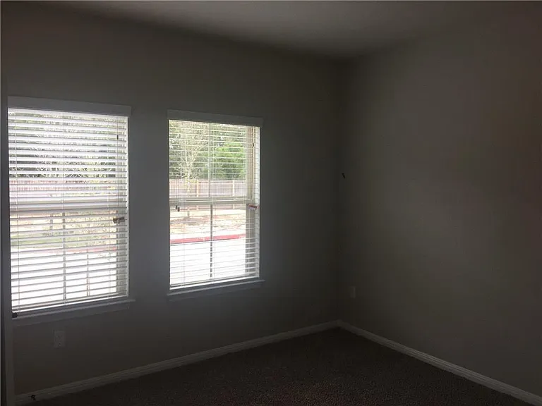 2304 S Lakeline Blvd — Photo 11