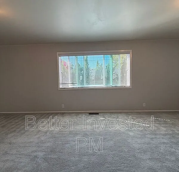 204 N Main St — Photo 6