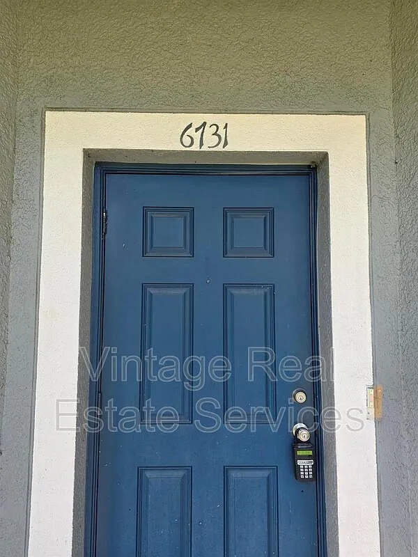 Kings Lake Townhomes — Photo 2