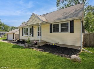 2 Meadow Ln, Merrillville, IN 46410