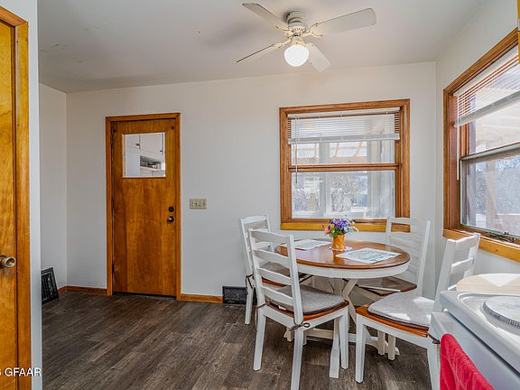 4th image of 601 Pleasant Ave