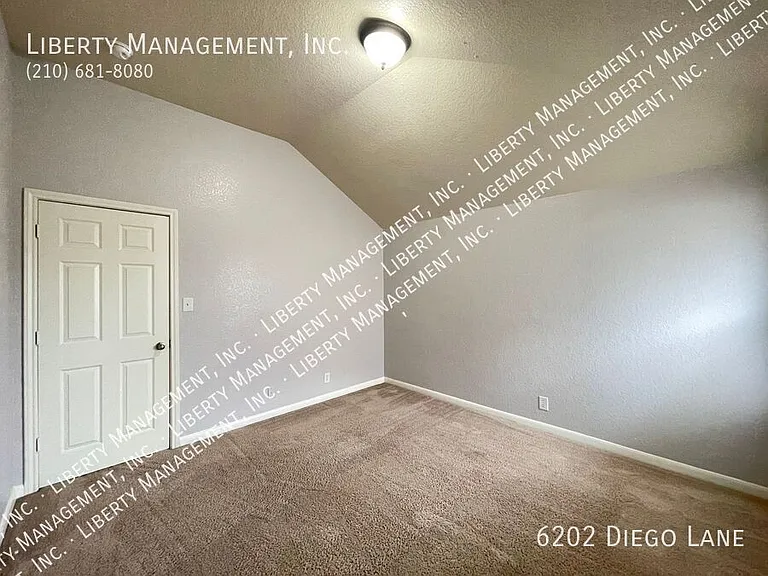 6202 Diego Ln — Photo 32