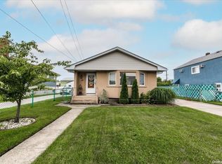 87 Quebec Rd, Island Park, NY 11558