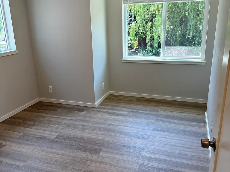 1744 Friendly St — Photo 9