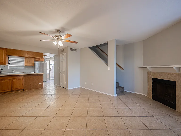 1055 W 5th St #18 — Photo 4