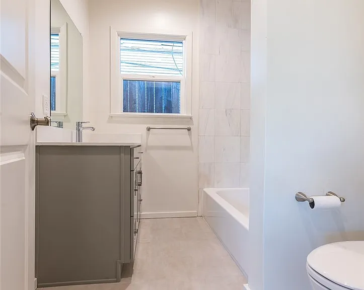 305 N Chevy Chase Dr — Photo 10