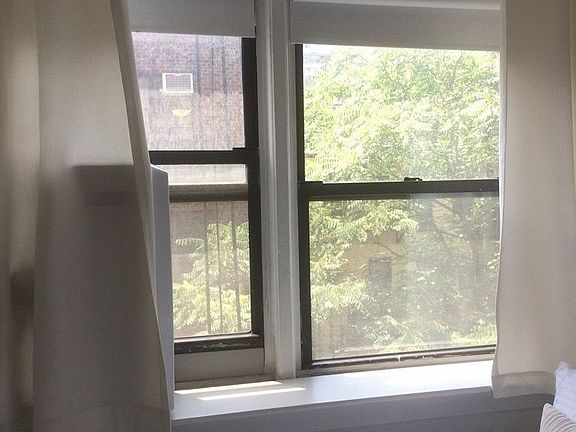 4th image of 250 W 72nd St APT 3C