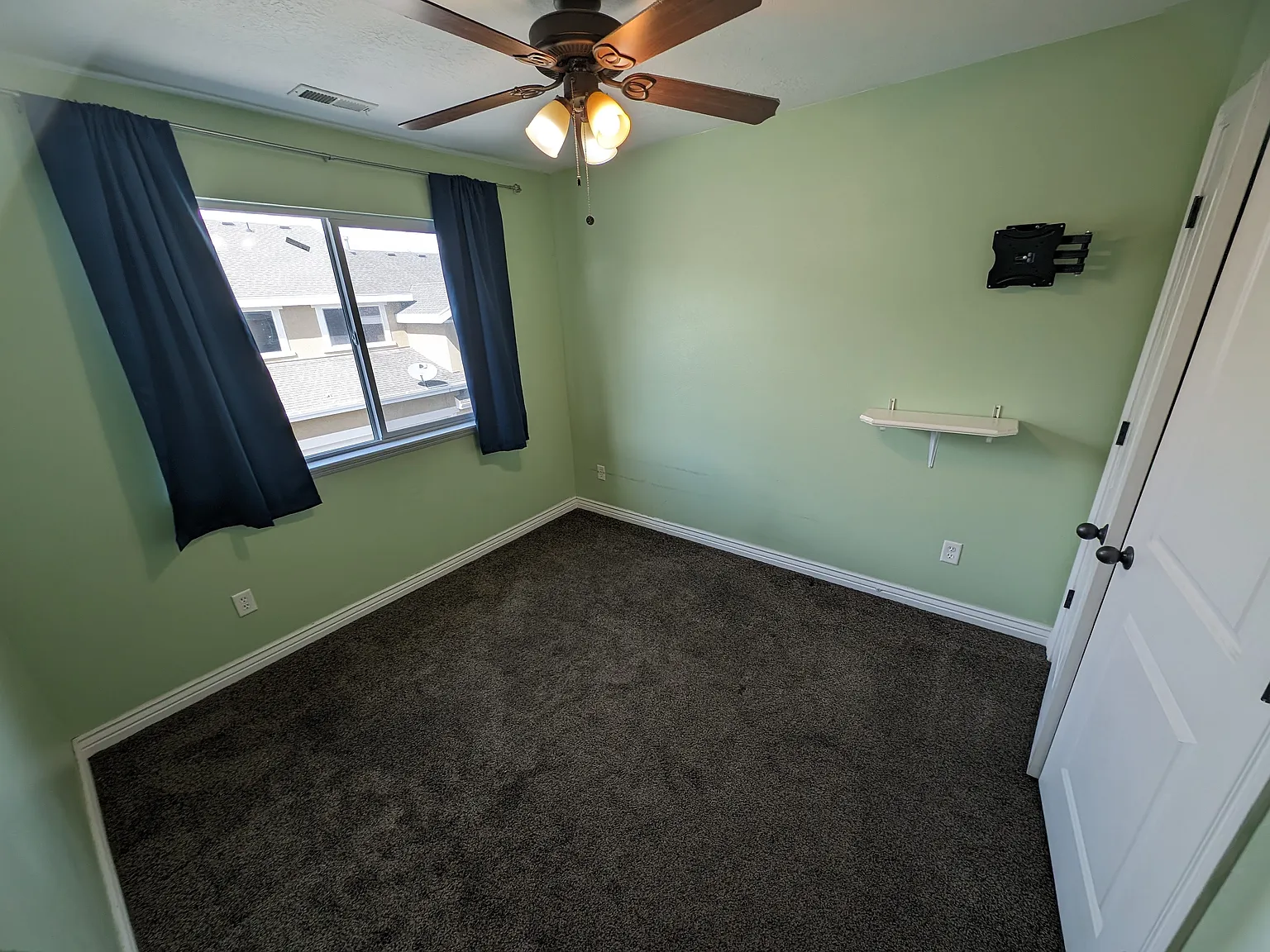 1 bed, 1.5 bath, 2519 sqft, $525 — Photo 3