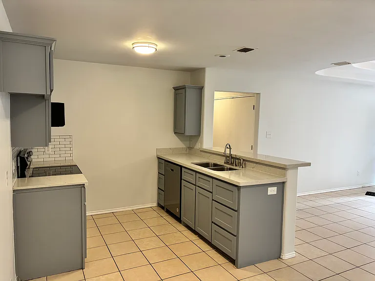 1609 Nassau St #B — Photo 6