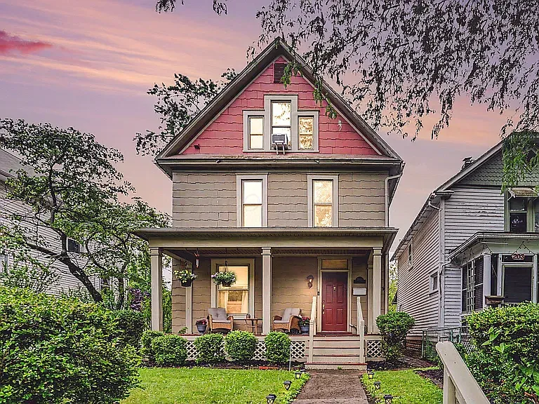 207 E Blake Ave — Photo 1