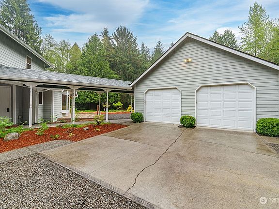 4th image of 27450 Garden Gate Avenue NE