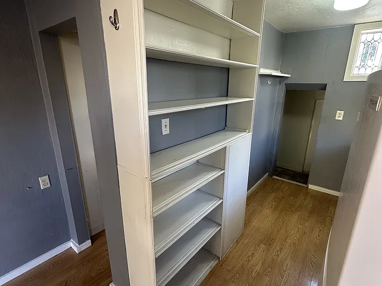 934 Clark St #B — Photo 4