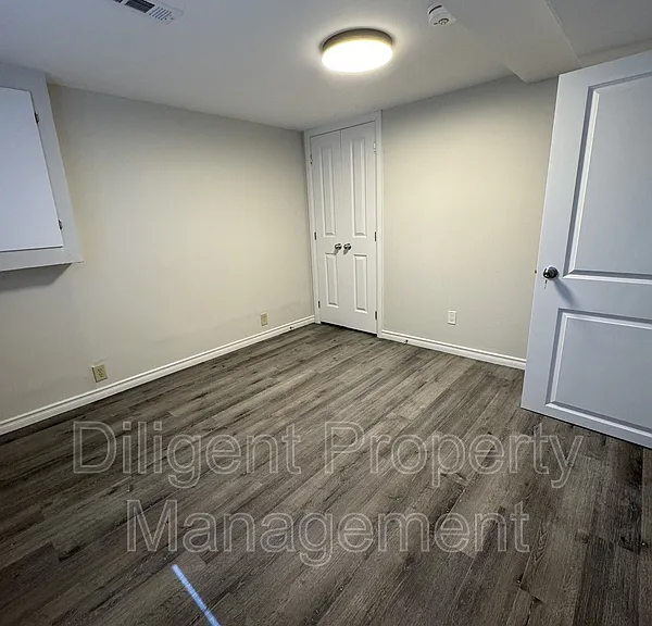 581 Barnes Cres #6 — Photo 15