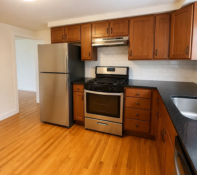 122 W Main St