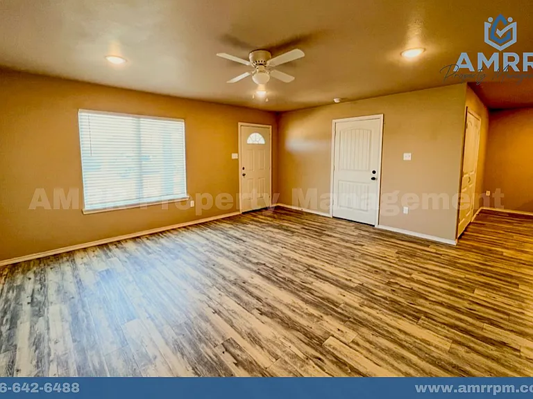 2608 N Avenue P — Photo 3