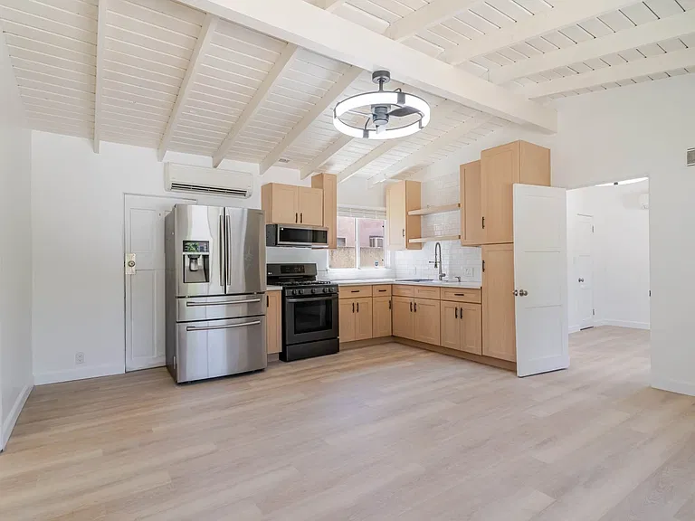 5730 Willowcrest Ave — Photo 7