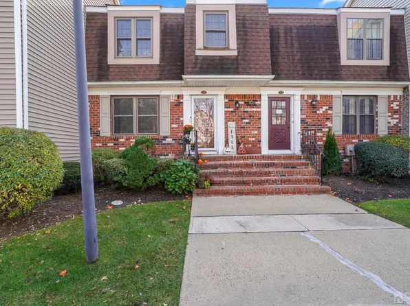 35 Heritage Ln, Fords, NJ 08863