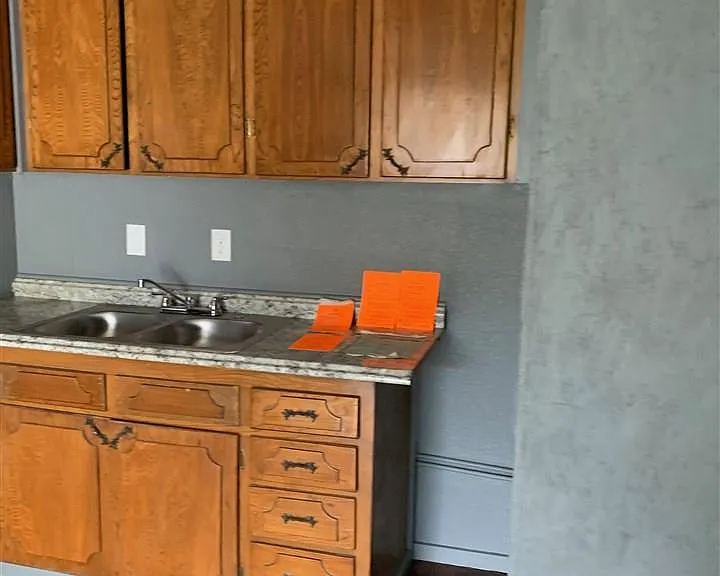 1704 Pearl Ave — Photo 3