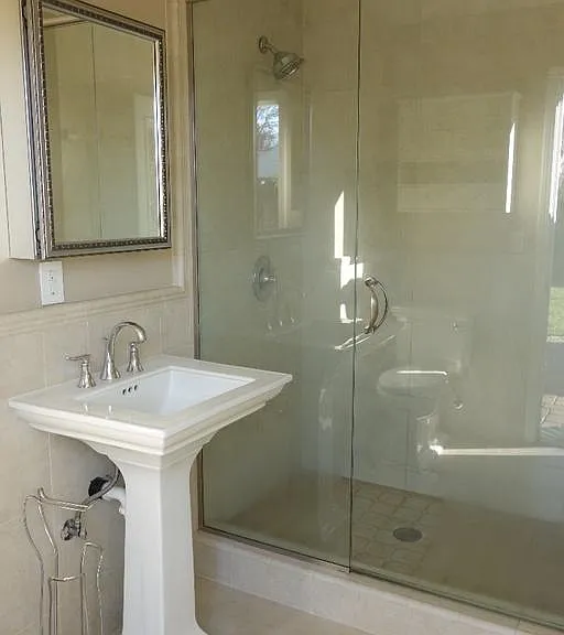 585 Morse Ave — Photo 6