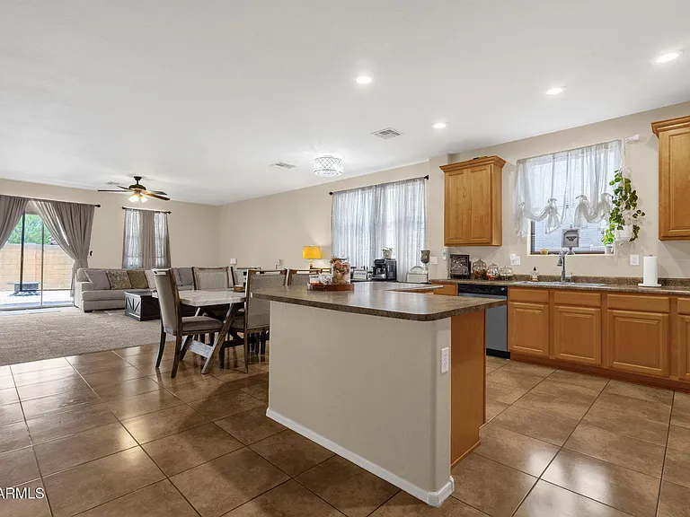 3422 W Leodra Ln — Photo 4