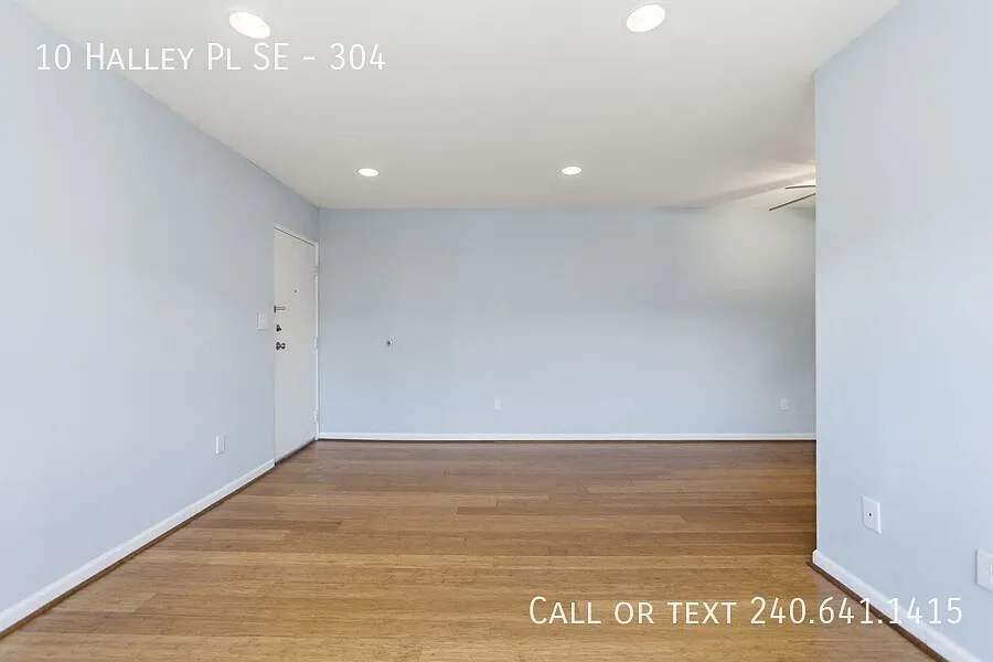 Charming 2 BR/1 BA Top Floor Condo in Congress Heights | 1 Month FREE Rent When You Move In by Ju... — Photo 2