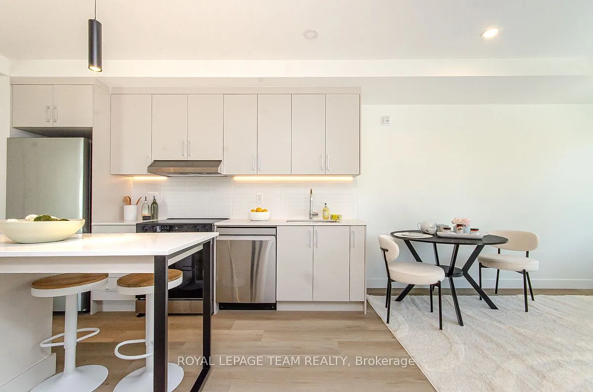 398 Roosevelt Ave — Photo 2