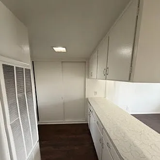 423 W 21st St #10 — Photo 6