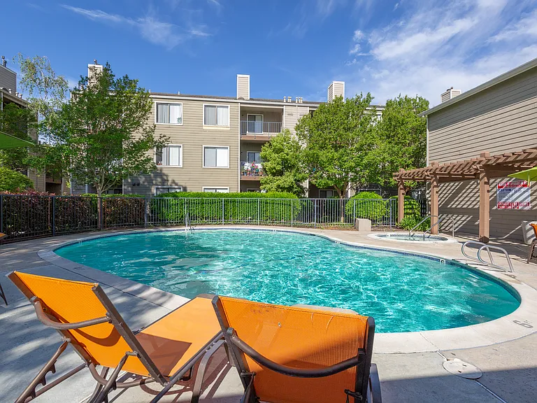 California Place Apartments — Photo 16