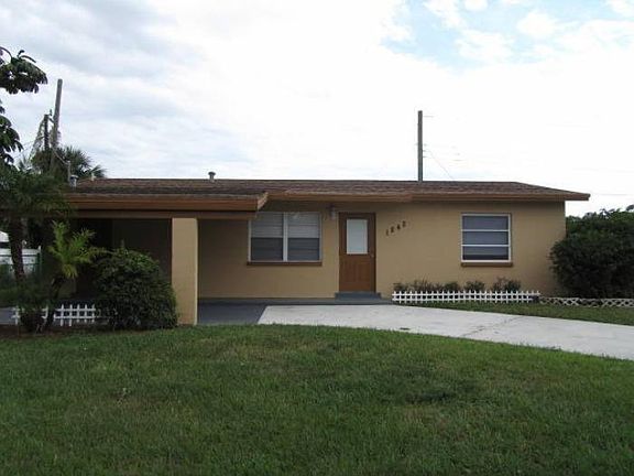2nd image of 1842 Sherwood Forest Blvd