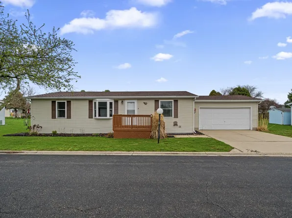 216 Meadowlark Ln, Sandwich, IL 60548