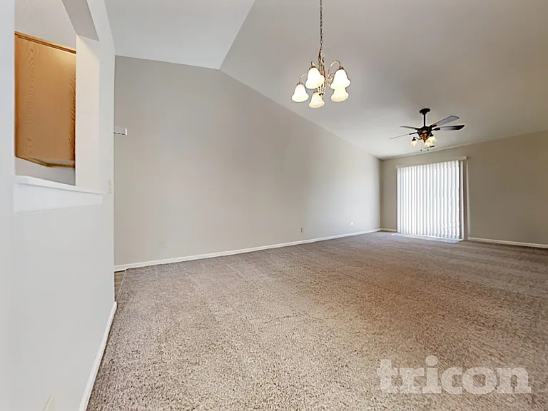 1420 Pencross Ln — Photo 2
