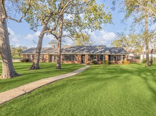 101 Royal Ct, Friendswood, TX 77546