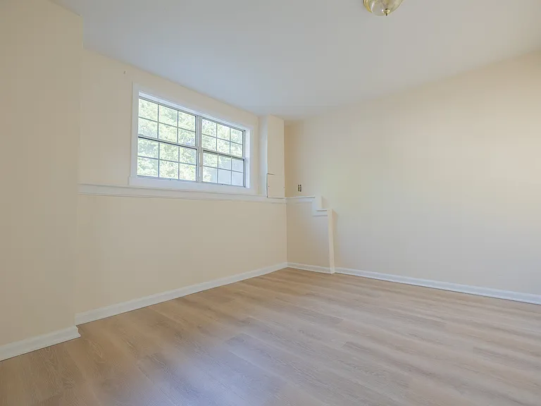 12866 Hyannis Ln — Photo 13